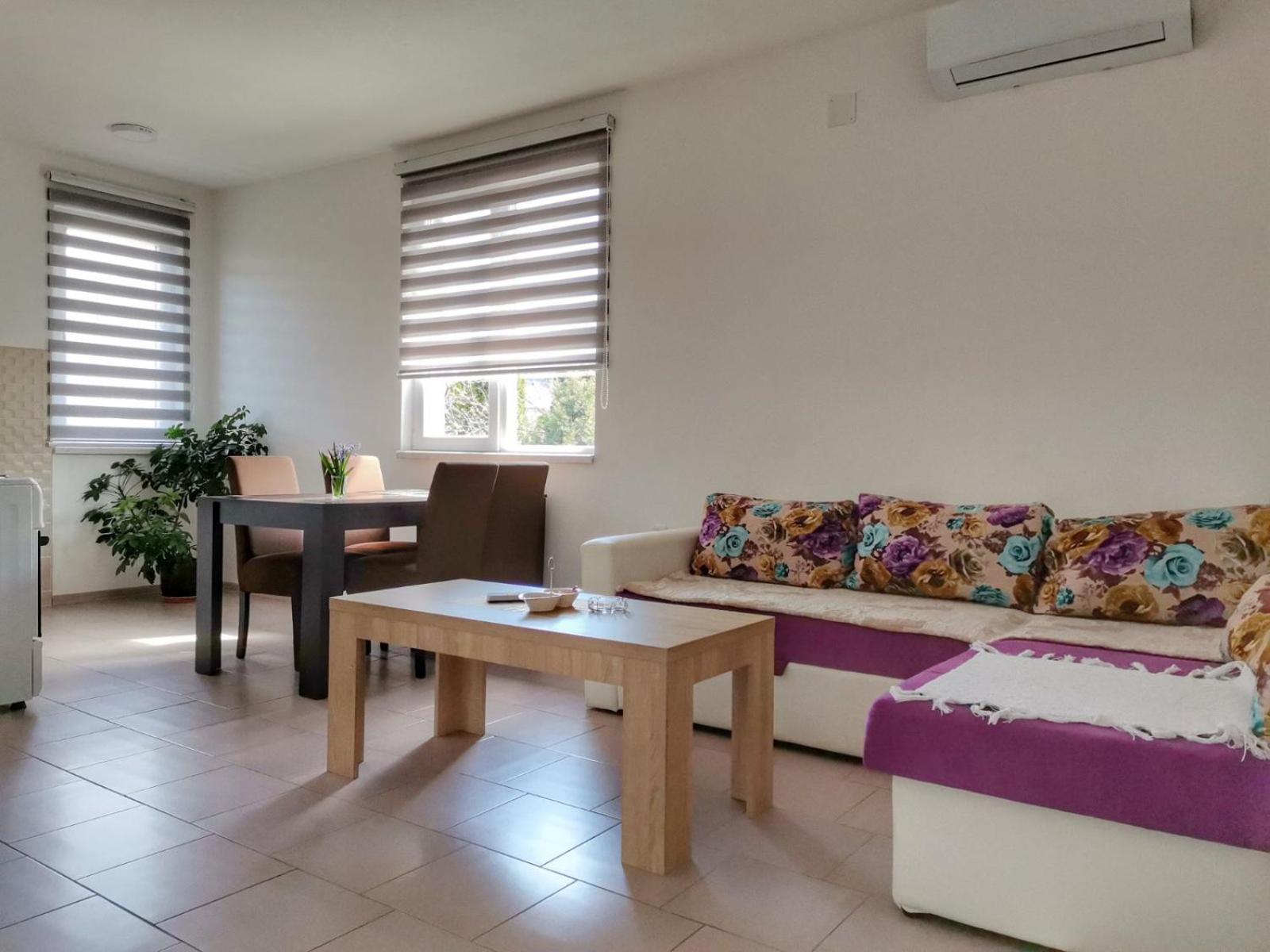 Apartman Poljcic วิเชกราด ภายนอก รูปภาพ